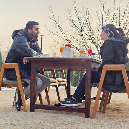 The Walnut Creek Pahalgam Hotel Eksteriør billede