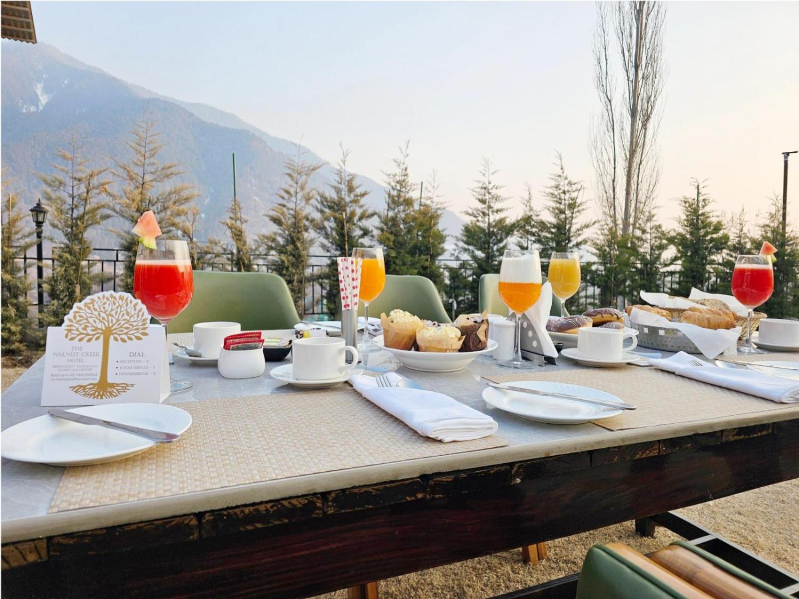 The Walnut Creek Pahalgam Hotel Eksteriør billede